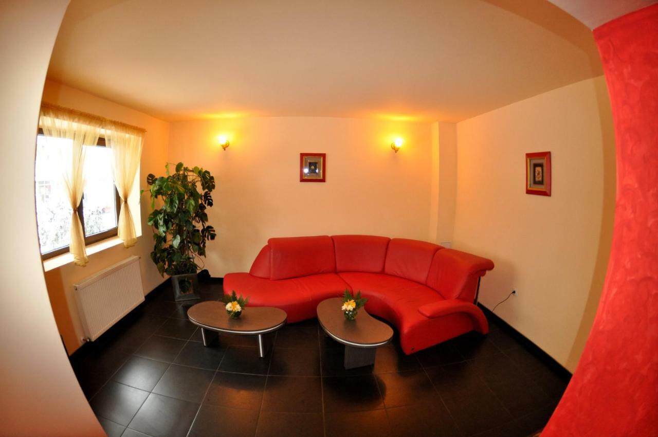בראשוב Hotel Gema מראה חיצוני תמונה